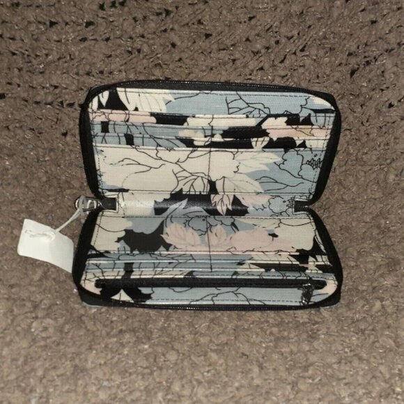 SAKROOTS-Artist Circle-PEACE WRISTLET-BLACK PEONY WALLET-TRAVEL ORGANIZER LOT - Picture 6 of 9